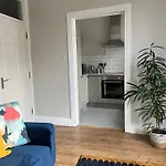 Fitzroy Avenue Apartment Accommodate Up To 5Guests