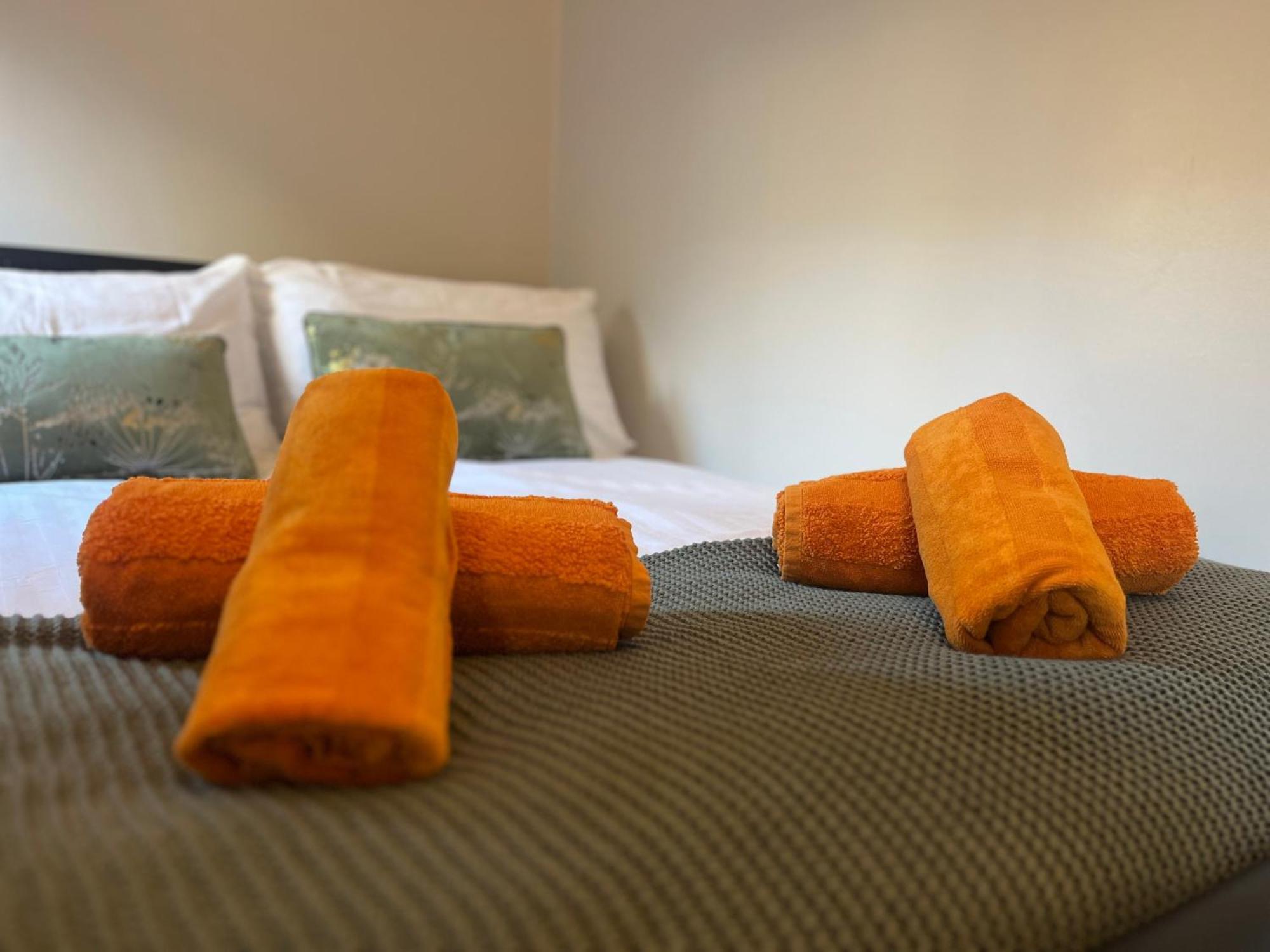 Fitzroy Avenue Accommodate Up To 5guests Apartment *